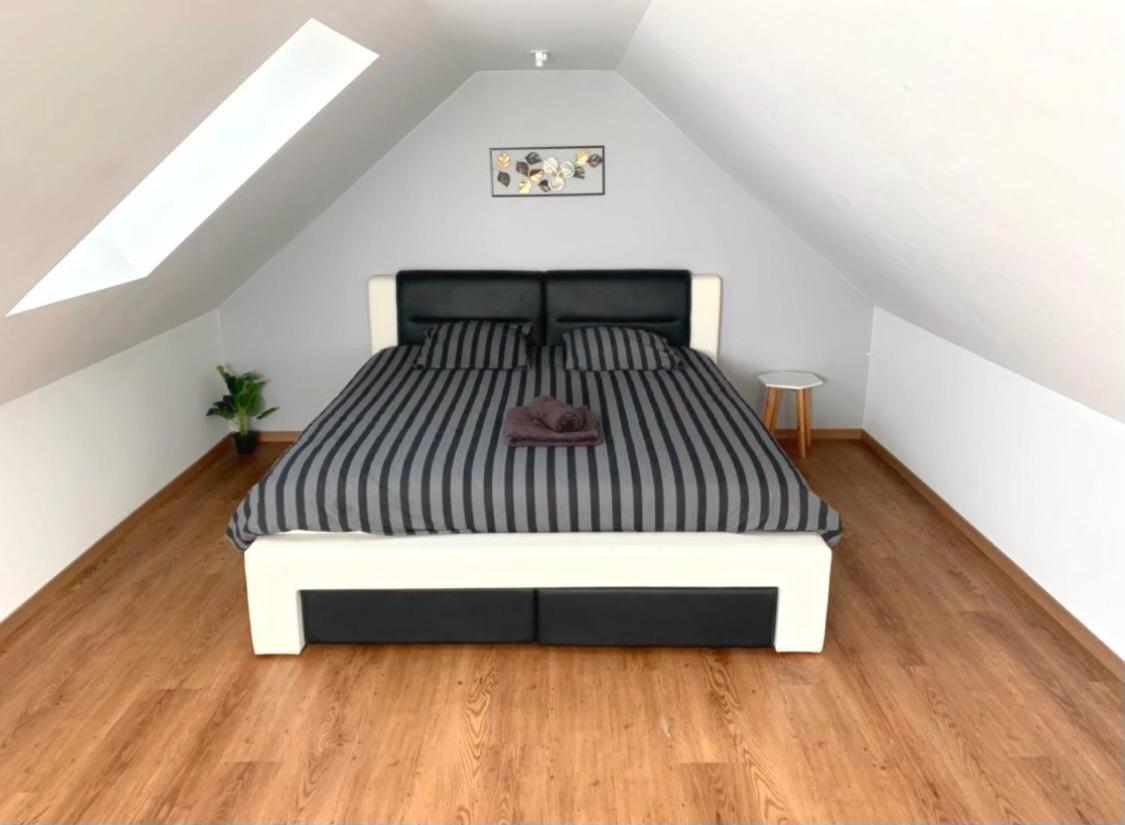 Loft Evasion , Parking Gratuit , 5 Min Auxerre Apartment โมเนโต ภายนอก รูปภาพ